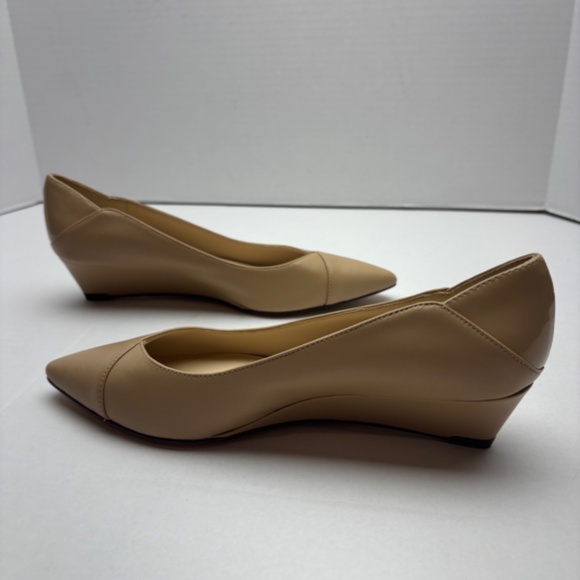 Nine West Nude Pointed Toe Low Wedge Size 7M - Picture 3 of 8